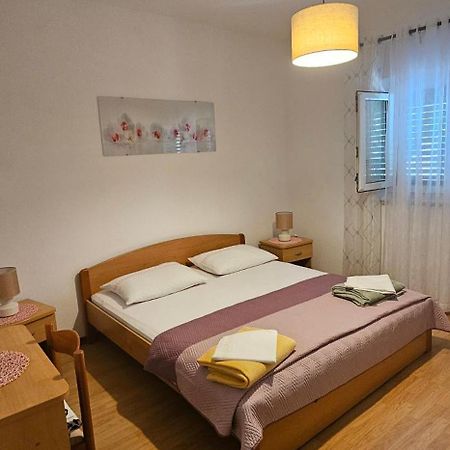 Apartmani Fani Supetar Exterior foto